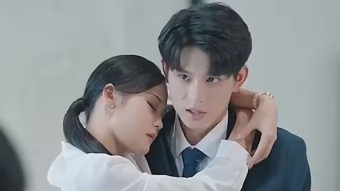 重生后，虐文霸总拿了宠妻剧本封面图