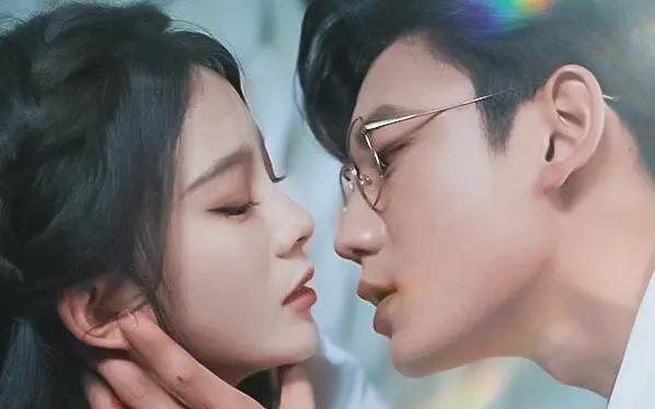 相爱穿梭百年封面图