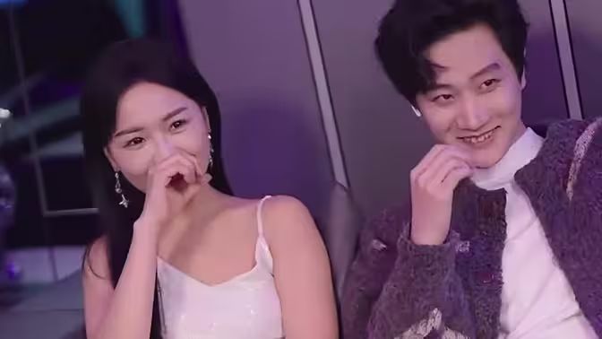 摊牌了，我不装了封面图