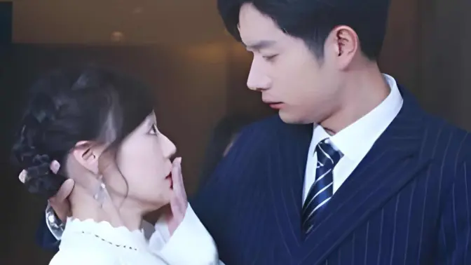 惊闪婚老婆竟是超级大佬封面图