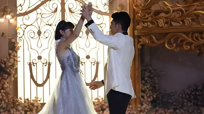 遥不可及的她封面图