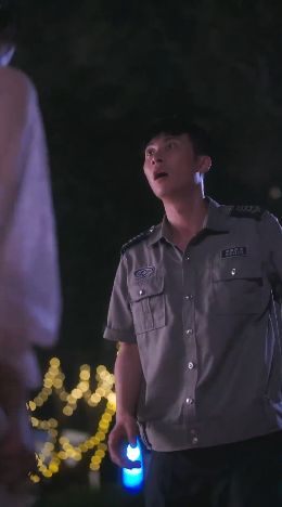 飞驰人生之为女人花钱100倍返现（失恋变神豪我要女人做我裙下臣）封面图