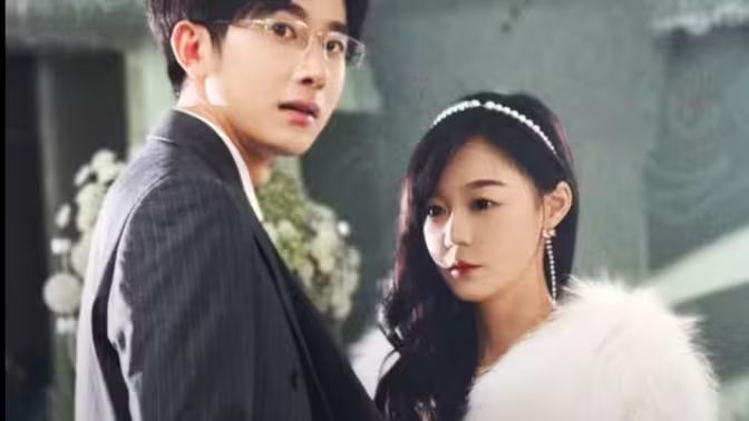 替身女配拿稳白月光剧本封面图