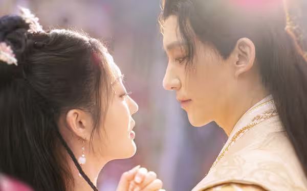 医见钟情，奈何陛下偏要宠我封面图