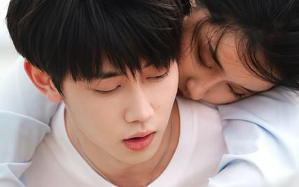 捡了个霸总回家卖椰子封面图