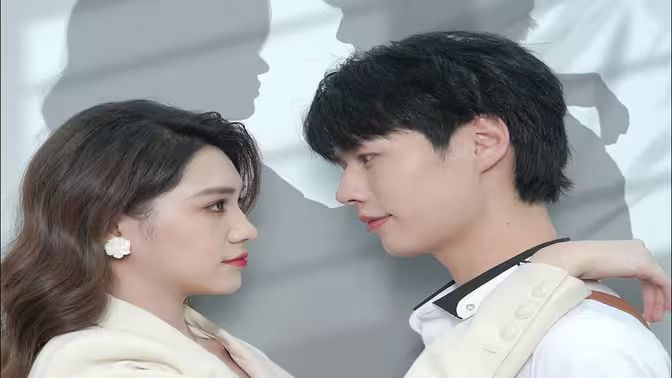 绑定暴富系统后霸总恋爱脑了封面图