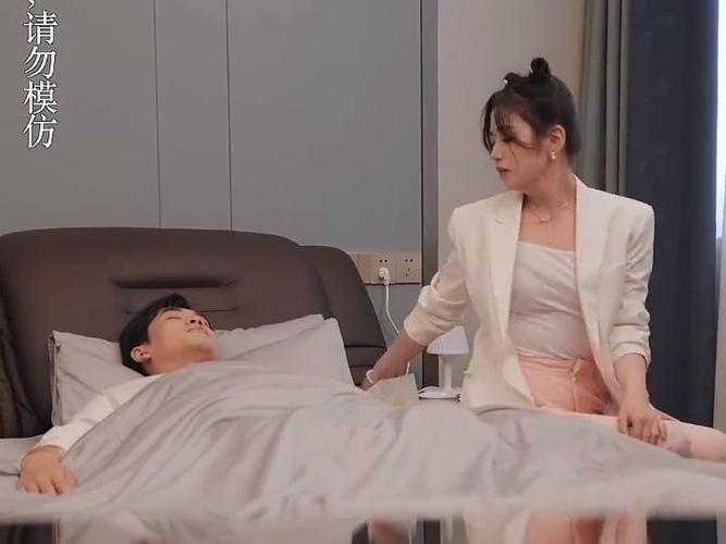 变成猫后我被死对头宠上天封面图